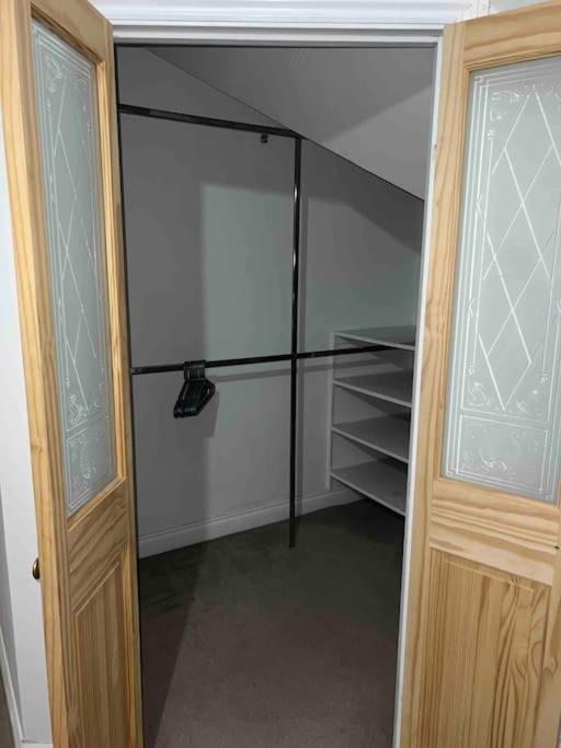 Spacious 15 Guest Home With 9 Beds In Shirley Солихалл Экстерьер фото